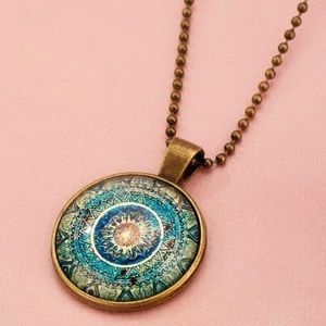 Gorgeous color mixed pendant necklace